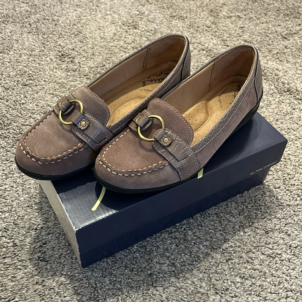 Natural Soul Wendi Taupe 9 Medium Shoes